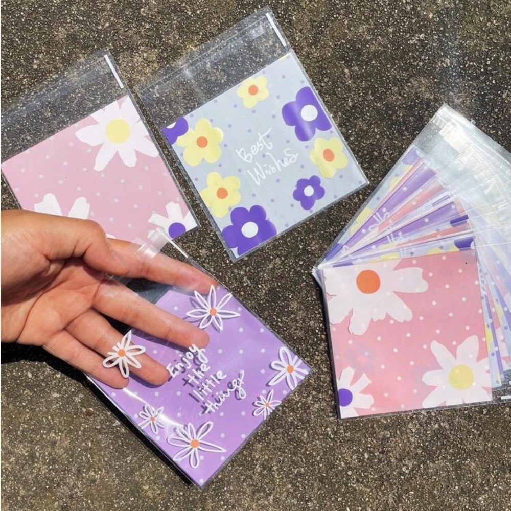 25pc 4x4 Variety Floral Self Sealable Cellophane Bags - Picture 3 of 3